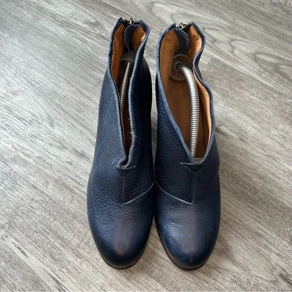 Navy Leather Ankle Boots with back zip size 40 - Picture 2 of 9